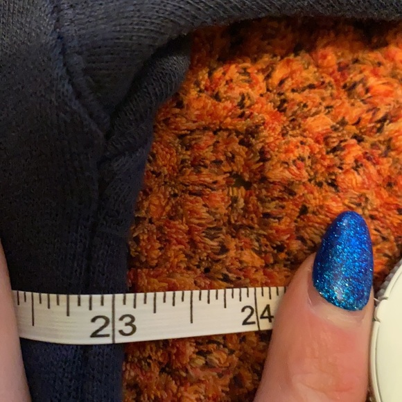 3/$30 Hard Rock Cafe Sweater - Picture 9 of 9